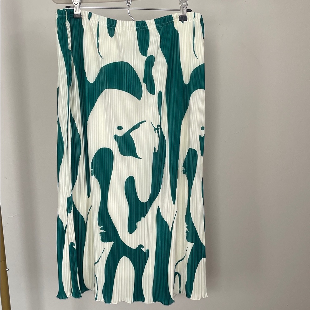 Abstract Teal and White Pleated Midi Skirt